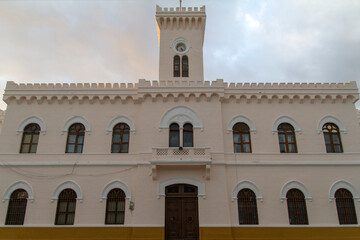 Edificio o Buildng en la ciudad de Merida, estado y peninsula de Yucatan, pais de Mexico o Mejico