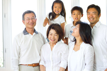 Fototapeta na wymiar Japanese 3rd generation family with a smile