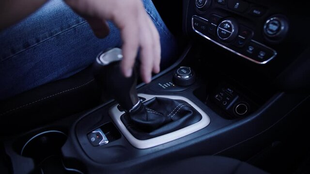 footage of automatic transmission gear shifting