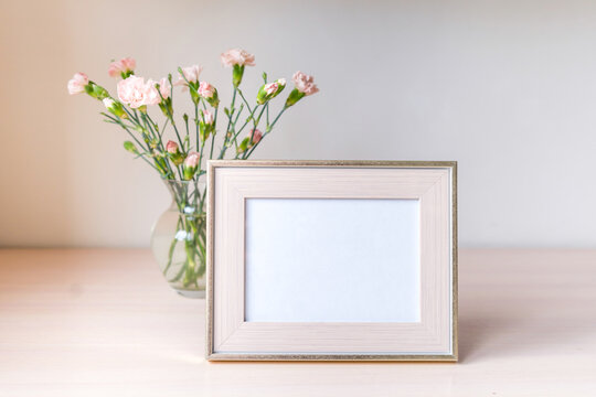Portrait white with gold picture frame mockup and jewelry box