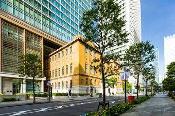 Fototapeta na wymiar (東京都ｰ都市風景)春の丸の内並木通り風景