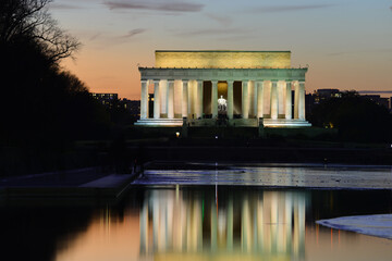 Obraz premium Lincoln Memorial in a winter night - Washington D.C. United States of America