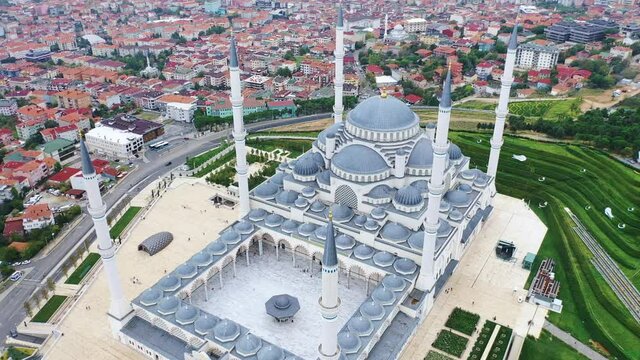 Camlica Mosque opened its doors for the first time in 2019. First ever prayer held at Turkey's largest Mosque in Istanbul. Occupying an area of 15000 square meters on the Anatolian side of city
