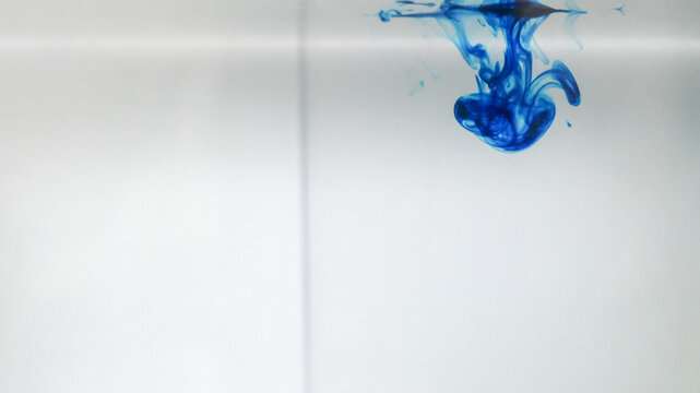 Methylene blue chemical reaction in water