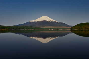 Upside down Mt. Fuji seen from the lake 