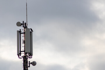 Obraz premium Mobile infrastructure antenna for best connection to cellular devices and fit for future technologies like 4G 5G high speed internet and technology research in mobile communication standards