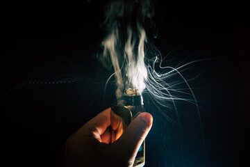 Vaping atomizer popping with steam