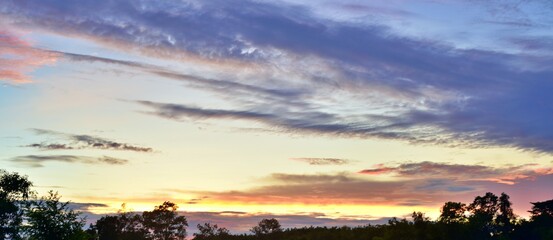 Obraz na płótnie Canvas Blur beautiful sunset nature background.