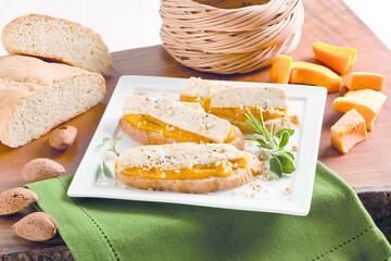 Bruschette with pumpkin cream and scamorza cheese (ph. Archivio Collection)