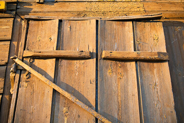 Old wall of wooden planks with paint cracked .