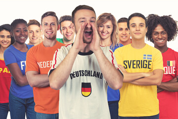 Deutscher Fussball Fan mit Fans aus anderen Ländern