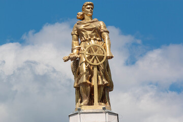 decorating the facades of houses in Moscow