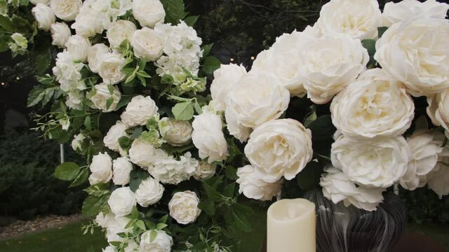 wedding decoration with white flowers