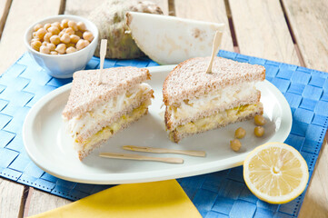 Club sandwich with chickpea hummus spicy endive and celeriac (ph. Archivio Collection)