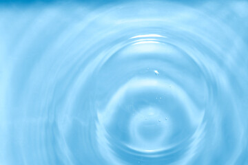 Naklejka na ściany i meble 水テクスチャ背景(青色) レンズのような水の波紋