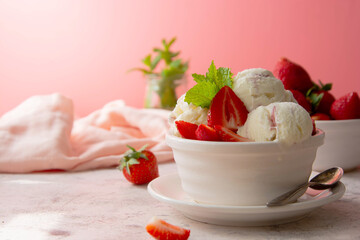 Ice cream strawberry scoops with fresh strawbery fruit, pink background. Copy space.