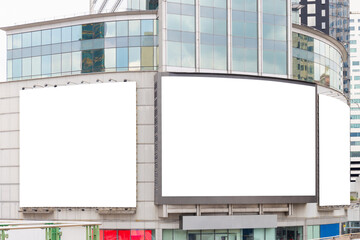 Obraz premium Mockup image of Blank billboard white screen posters and led outside building for advertising
