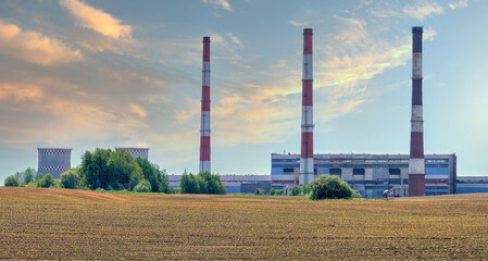 Fototapeta na wymiar thermal power plant against the background of the sunset sky