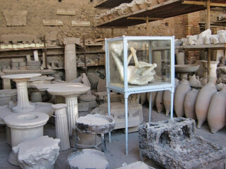 Items, vases and dog remains found in the excavations of Pompeii. Italy. Europe	