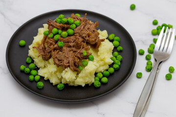 Butterflied beef with mashed potatoe and peas