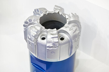 Drill bit for oil wells