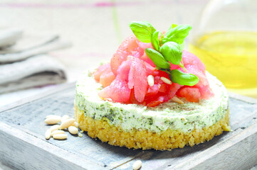 Cheesecake with pesto (ph. Archivio Collection)