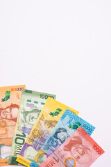 billetes de Costa Rica en fondo blanco