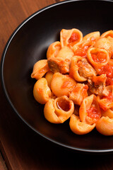 Piatto di pipe rigate con sugo alla salsiccia, Cucina Italiana 