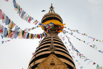 Banderas de colores en la Boudhanath Stupa en el valle de Kathmandu en Nepal