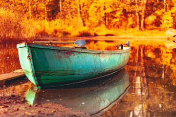 Fototapeta na wymiar A boat on the side of the river