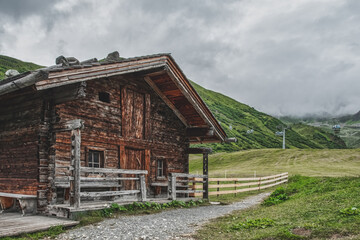 Fototapeta na wymiar Hütte in den österreichischen Alpen 