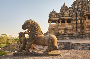Originally, there were about 80 temple buildings in Khajuraho scattered over a total area of about 21 square kilometers - nowadays only about 20 of them remain, most of which are in two groups. Day. © Patrick Ranz