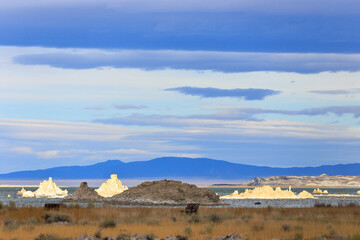 Fototapeta na wymiar Fantastic colors over Mono Lake with lenticular clouds moving over it at a twilight