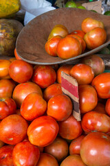 Tomates en un mercado de barrio de La Habana, Cuba