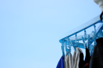 青空の背景と洗濯物のイメージ