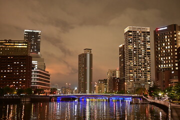 Obraz premium 夜景と川