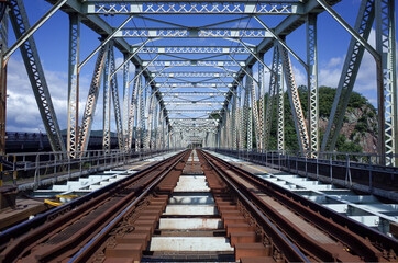 鉄橋　電車　線路　橋