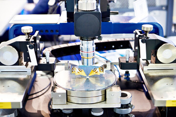 Modular probe station for testing electrical circuits