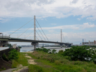 阪神高速湾岸線大和川橋梁と大和川の風景