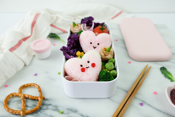 Delicious homemade take away meals / Heart Shape Onigiri Bento / Ideal for light eaters and weight...