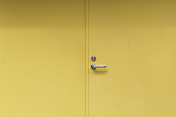 黄色の扉