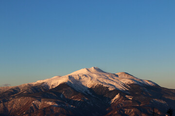 夕方の南から見た雪山の乗鞍岳