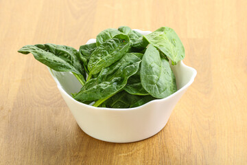 Fresh green spinach leaves in the bowl