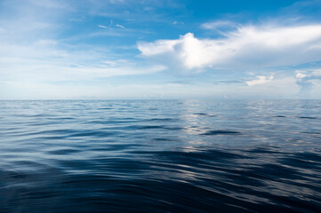 Obraz premium Calm Sea and Blue Sky Background.