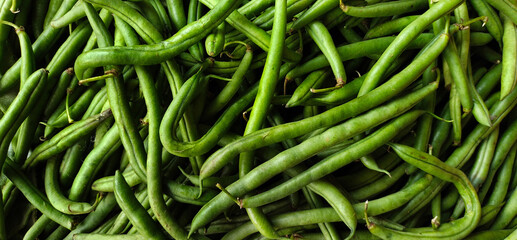 A pile of raw green beans