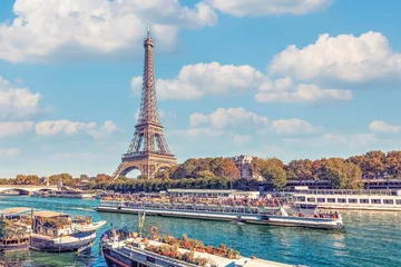Gordijnen Eiffeltoren in de stad Parijs © Stockbym