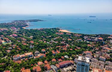 Obraz premium Aerial photography of architectural landscape skyline along Qingdao urban coastline