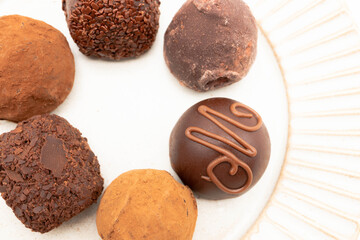 色々な種類のトリュフチョコレート