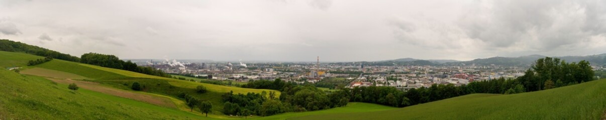 Fototapeta na wymiar Linz in Oberösterreich Panorama 