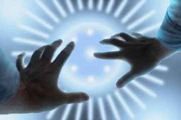 Schilderijen op glas Man defends himself with his hands from strange glowing orb above him, UFO encounter  © Marina P.